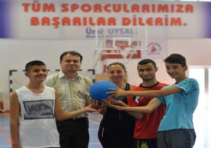 Muratpaa Belediyesin den Grme Engelli Sporculara Turnuva Destei